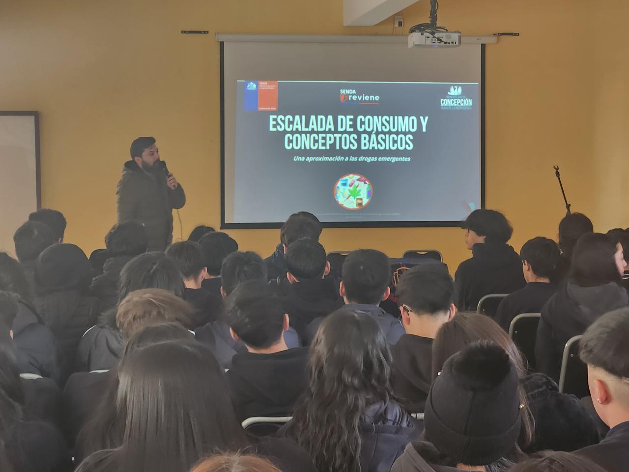 Charla Formativa de Prevención del Consumo de Drogas: “Escalada del Consumo”