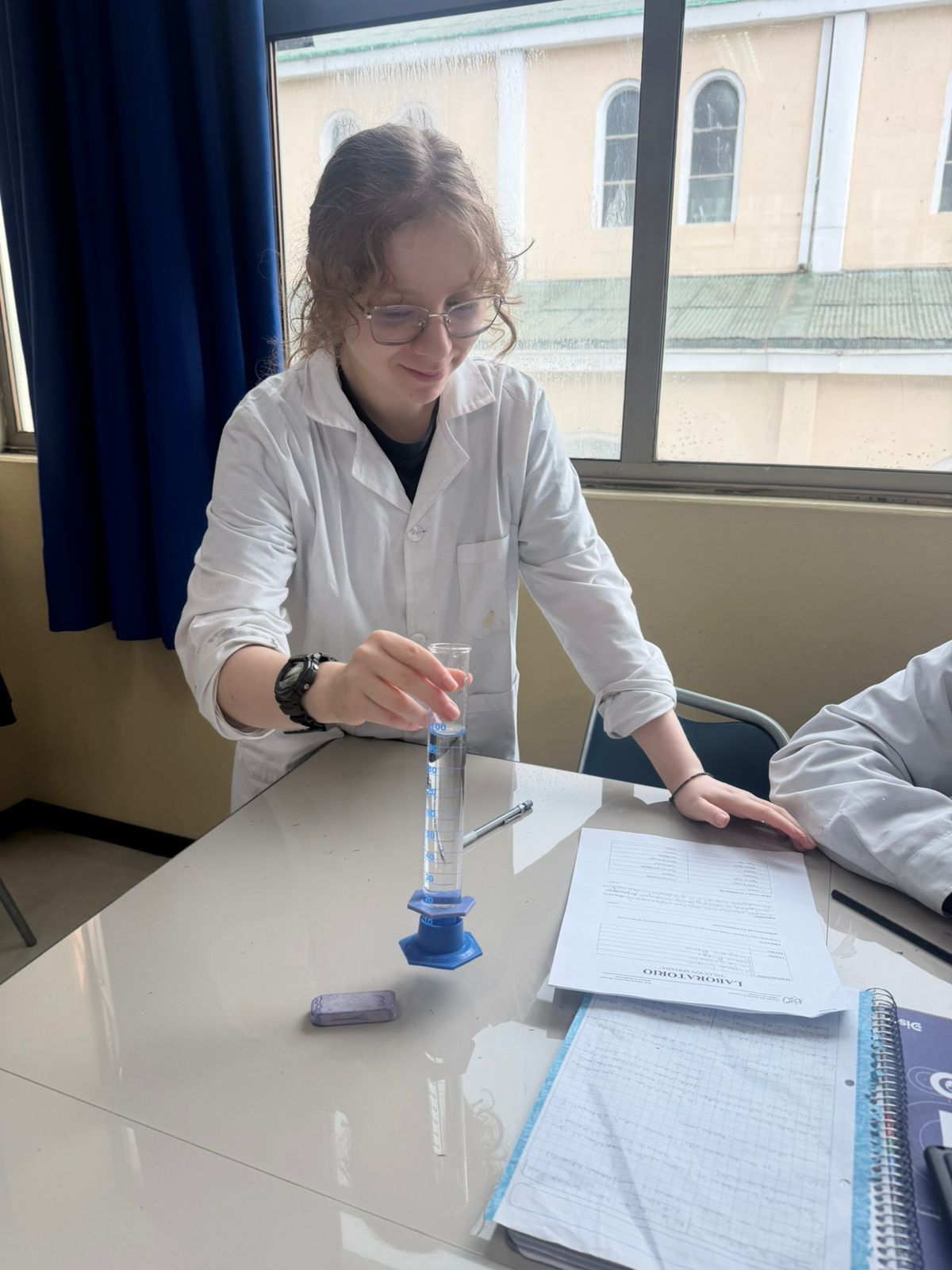 Estudiantes del electivo de Química Profundización destacan por su compromiso y aprendizaje aplicado